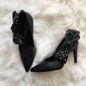 NWOT Nine West Leather Studded Bow Heels size 5